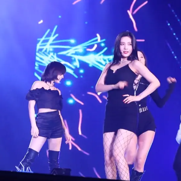 Red Velvet、SJ 來台開唱亮點多！Joy 「齊該邊」小洋裝辣噴粉絲、利特超想接代言笑翻始源
