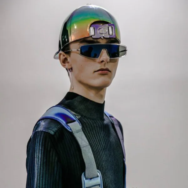 【Ｊ個稀好貨】這不是我認識的 DIOR！ 早秋男裝大玩「金屬中毒」風　甚至推出台幣破百萬天價「馬鞍包」！