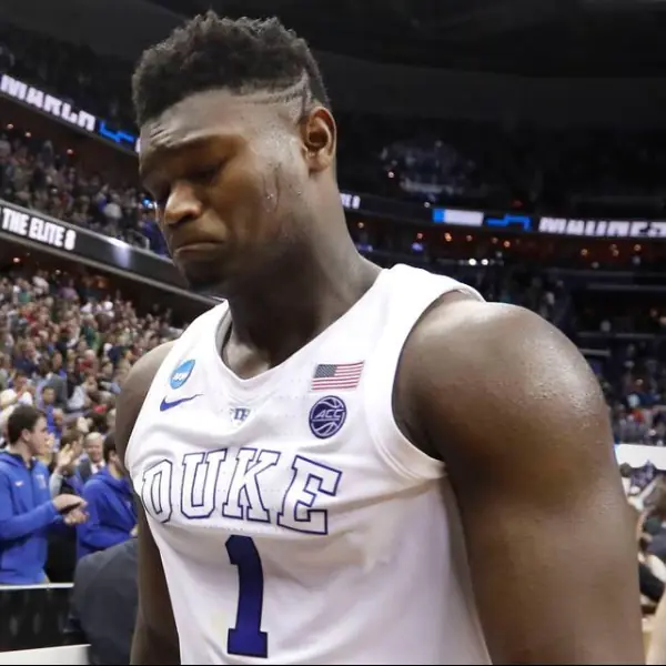 無力回天！「詹皇 2.0」Zion Williamson 狂轟 24 分 14 籃板也無用　杜克 1 分差飲恨止步 8 強！