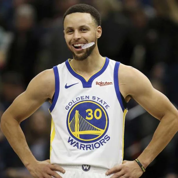 這你敢信？Curry 自曝最近才終於戴上「隱形眼鏡」打球：「我覺得整個世界變得更開闊了！」