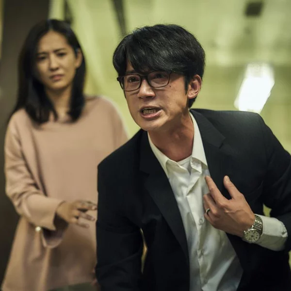《我們與惡的距離》「槍響心碎」！心力交瘁的吳慷仁為「人權、家庭」借酒飆戲 逼哭百萬觀眾～