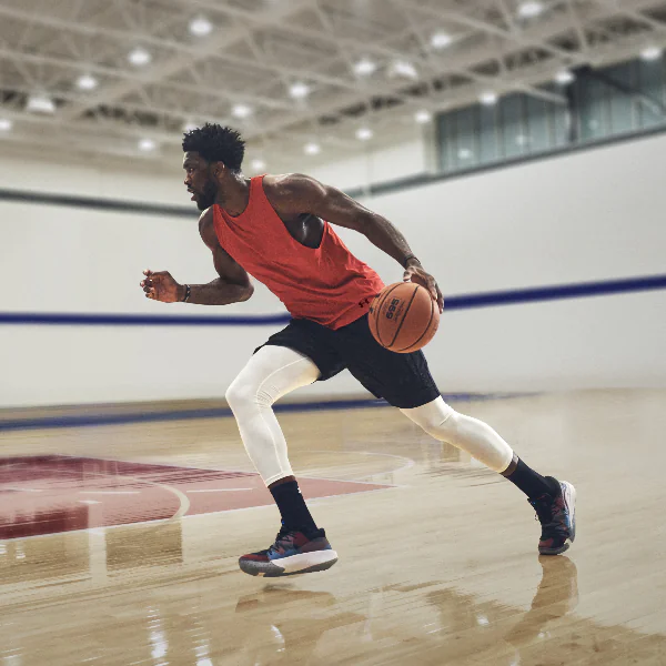 為什麼 Joel Embiid 那麼愛？全方位性能的仿生戰靴「UA Anatomix Spawn Low 籃球鞋」優點解析！