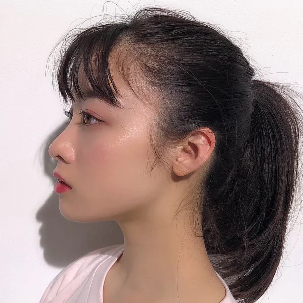 日本無敵美少女的側臉！橋本環奈穿性感露背裝　展露 20 歲成年小女人風情！