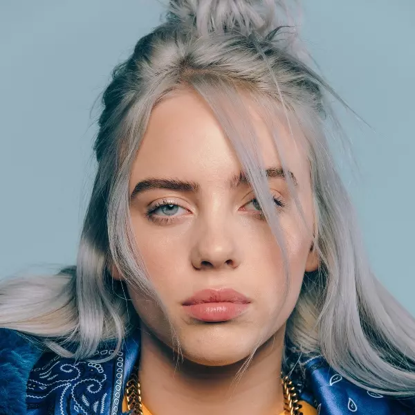秒變迷妹！怪怪美少女 Billie Eilish 首度見到偶像小賈斯汀　迷戀 5 年終於追星成功！
