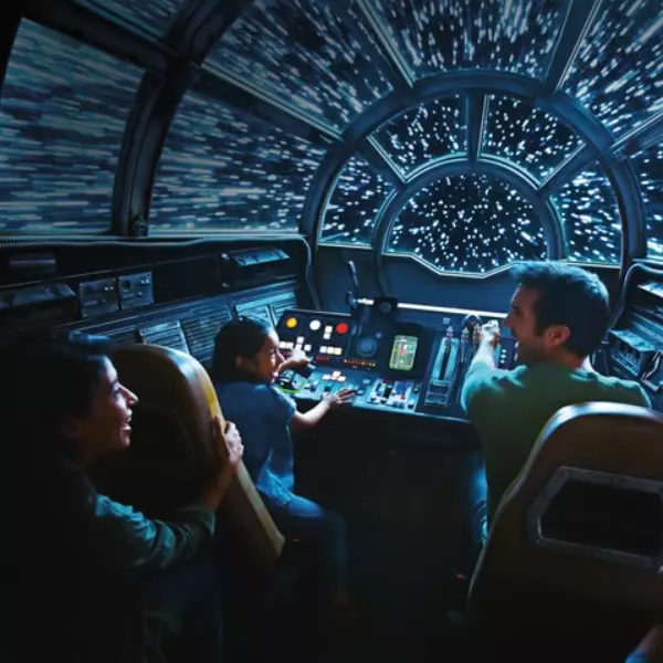 星戰迷絕對要朝聖！美國迪士尼全新《STAR WARS》園區 5 月開幕　「遊樂設施全攻略」都在這！