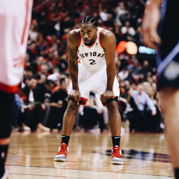 殘暴肉食性動物回歸！Kawhi Leonard 一手遮天狂轟 37 分　暴龍大勝魔術 29 分將系列賽扳平！