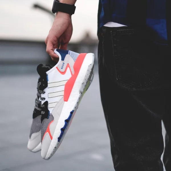 24 小時皆吸睛的 Nite Jogger！1 秒晉升潮人的秘訣就在這。