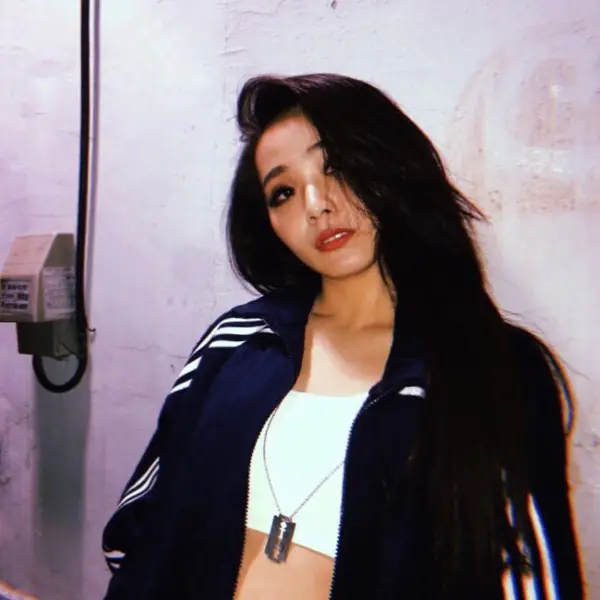 你知道其實 CL 有個超有型的妹妹嗎？兩人站在一起簡直「超殺雙胞胎」！跟著 Harin 這樣穿一秒變帥妹～