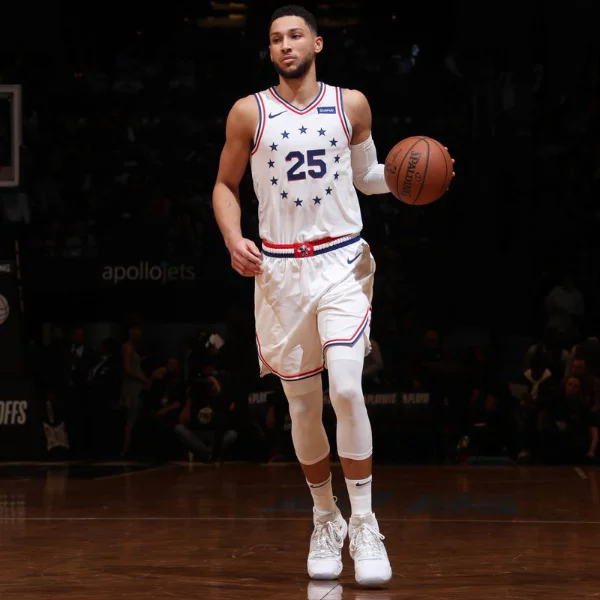極致酸！籃網主場外面貼滿 Ben Simmons 尋人啟事海報：「請問你有看過他的跳投嗎？」
