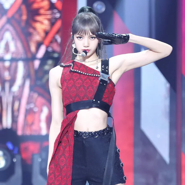 BLACKPINK Lisa 熱舞片段網路爆紅！一天內超過 3 萬推特網友瘋狂轉發