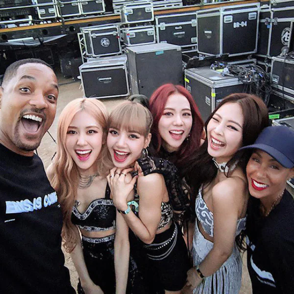 威爾史密斯父子都淪陷！　BLACKPINK 橫掃 Coachella 音樂節「好萊塢巨星」爭相搶合照！