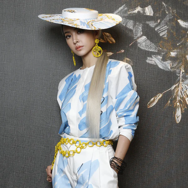 怪美的！國際天后蔡依林、李玟 ＆ Gigi Hadid 都瘋這款！MOSCHINO 塗鴉系列讓你把 Jeremy Scott 草圖穿著走