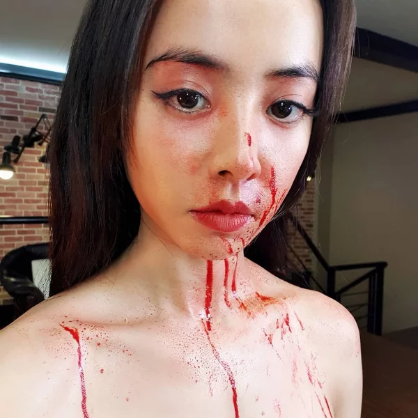 超強仿妝！蔡依林〈紅衣女孩〉MV 妝容被美妝博主神還原！跟這 4 步驟就能畫出冷艷性感妝～
