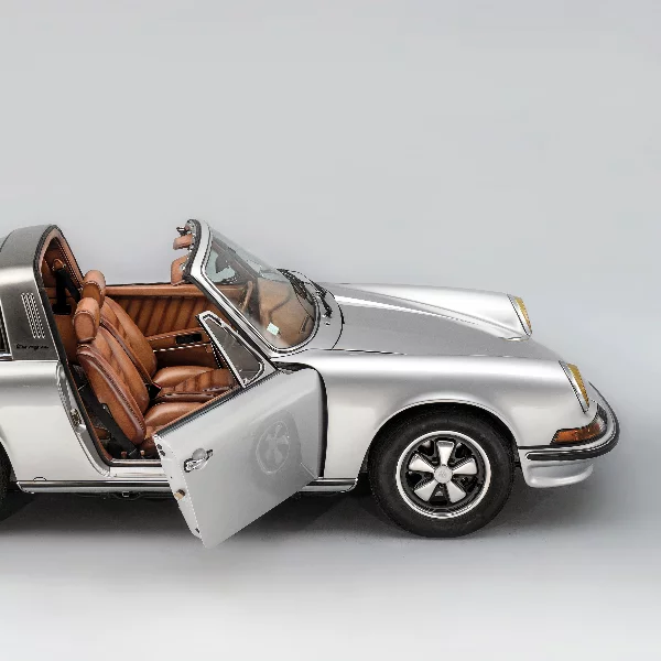 男人們的夢想！全球唯一一台 Berluti 改裝「保時捷 911 Targa」車款　拍賣底價 485 萬起跳！