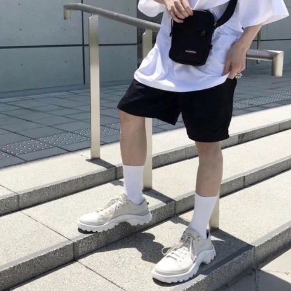 別再說「五分褲」是屁孩的穿搭！5 種風格穿法，今夏成為時尚清爽型男