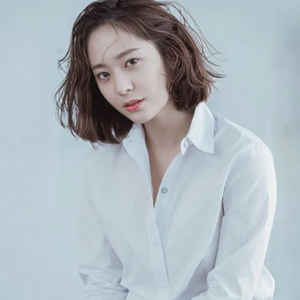 昔日「空靈女神」變大嬸？！ KRYSTAL 就靠這「3 種百搭單品」輕鬆視覺 -3 Kg ！