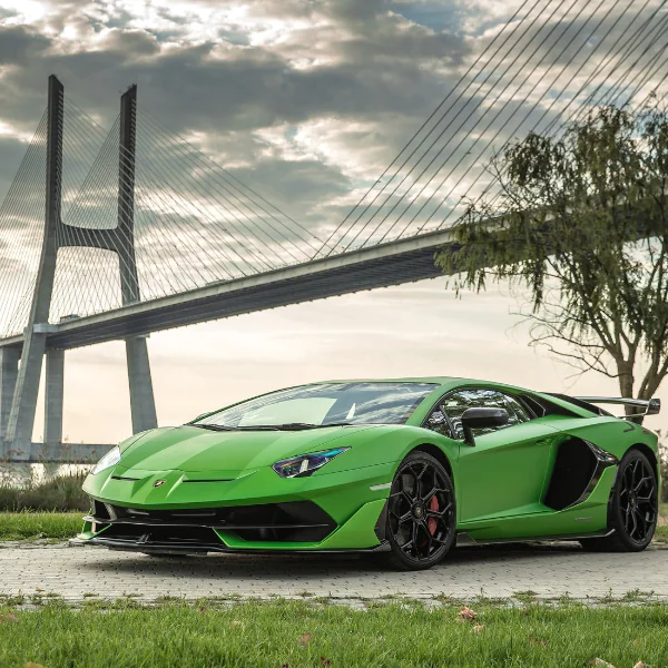 不能只讓「鋼鐵人」帥！IG 上最紅的跑車 TOP 25　讓你拍照打卡就可以翹二郎腿賺愛心！