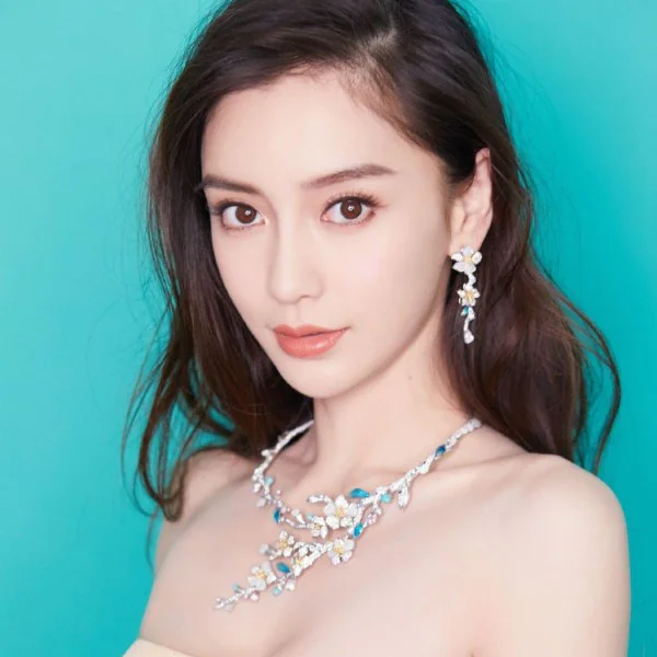 Angelababy 又傳整形！？最新一集《跑男》被網友發現「眼睛大到像開特效！」