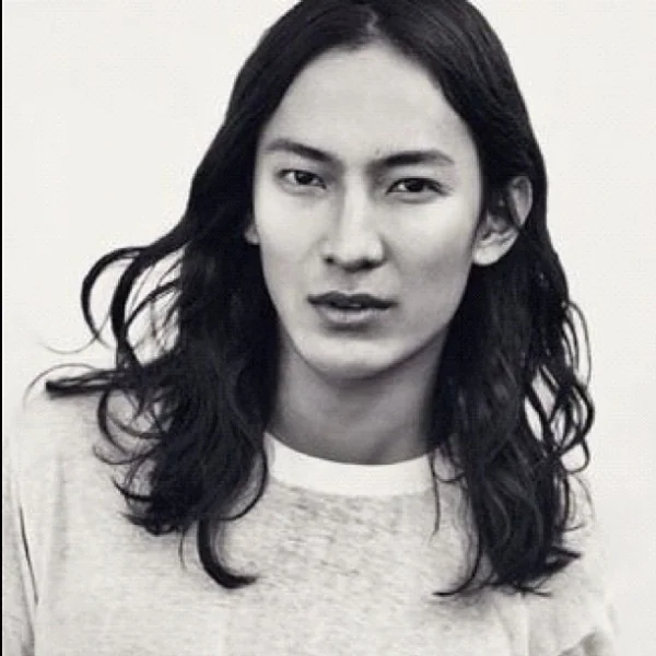 《穿著 Prada 的惡魔》最愛他、老佛爺也狂讚不已！流著台灣血緣的王大仁到底有何神力？