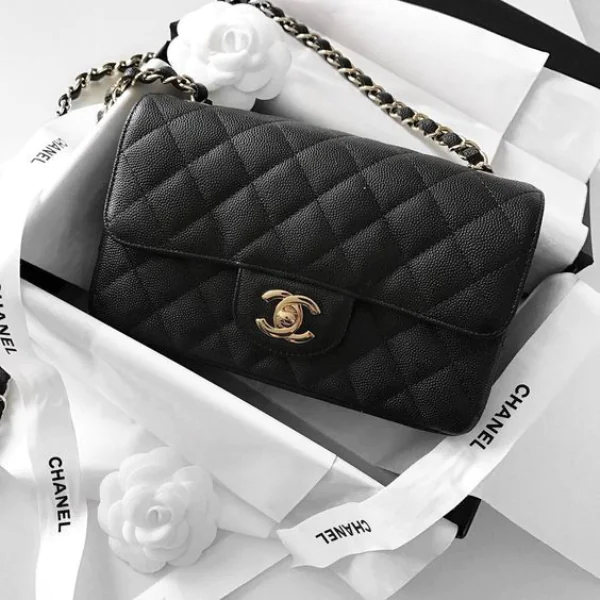 一秒避開假貨陷阱！教你分辨 4 個 Chanel 袋真偽