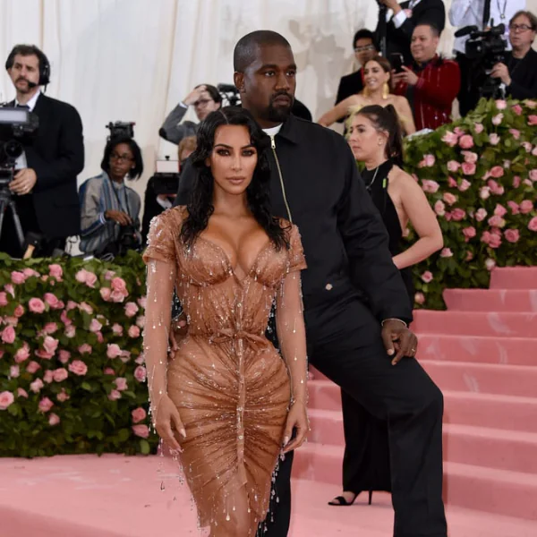 誰說平價沒好貨？  Kanye West 穿 1,500 塊台幣工裝外套出席 Met Gala 意外成焦點