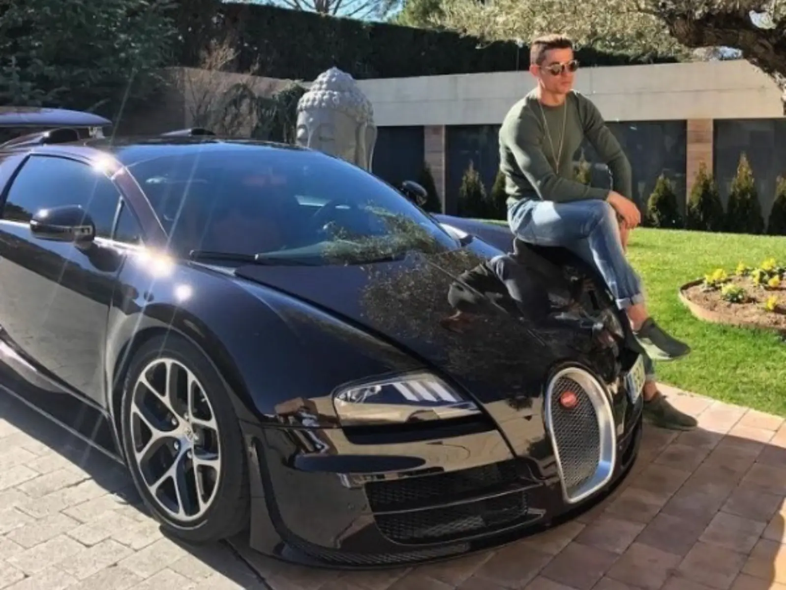 特搜「C 羅」Cristiano Ronaldo 超跑收藏 Top 10，法拉利、Bugatti 根本移動式帝寶豪宅！