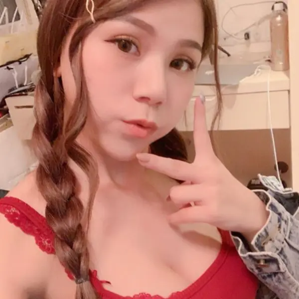 做過最誇張的 SM？「蕾菈」公開私密床事「把男生綁在床上」　回答完秒看「經紀人眼色」！