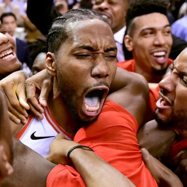 多倫多救世主！Kawhi Leonard 高難度後仰跳投絕殺七六人　狂砍 41 分獨自撐起暴龍闖進東冠！