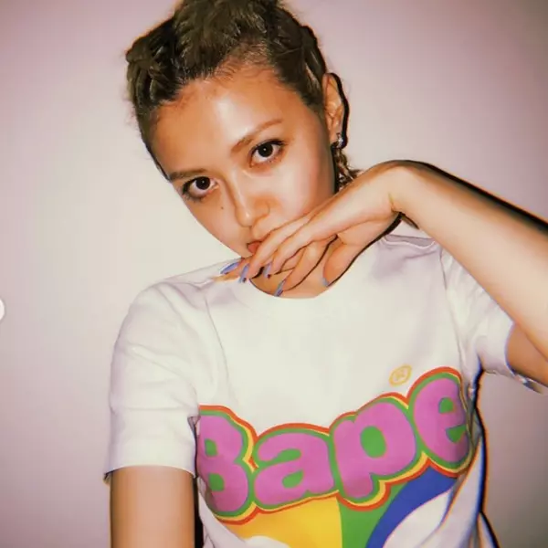 Supreme、Chanel、Yeezy⋯她都有 ！「潮版 Lisa 」遠藤新菜甜美外表下　其實是不折不扣的潮妹仔！　