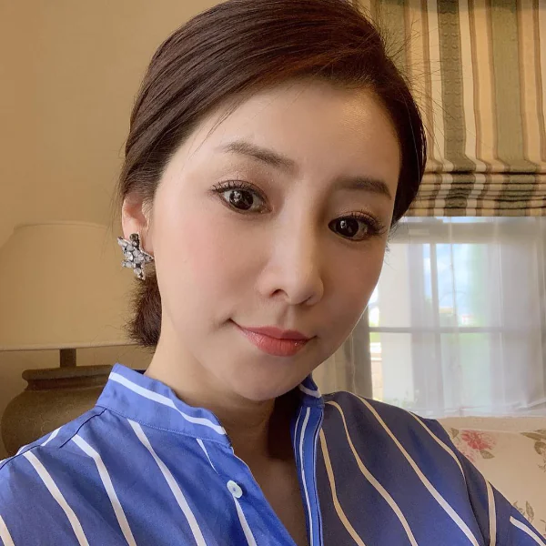 你看得出來她超過 50 歲了嗎？日本最強「美魔女」每天花 5 小時勤保養！凍齡訣竅大公開～