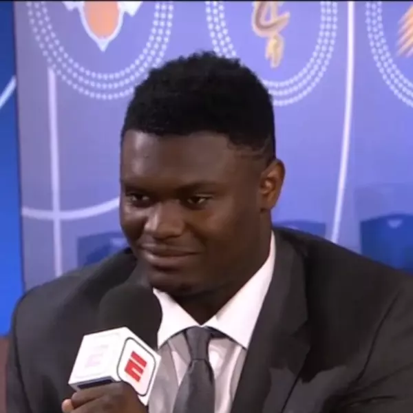 有點失望？得知鵜鶘中下屆狀元籤　「詹皇 2.0」Zion Williamson 當下露出尷尬笑容並迅速離場！