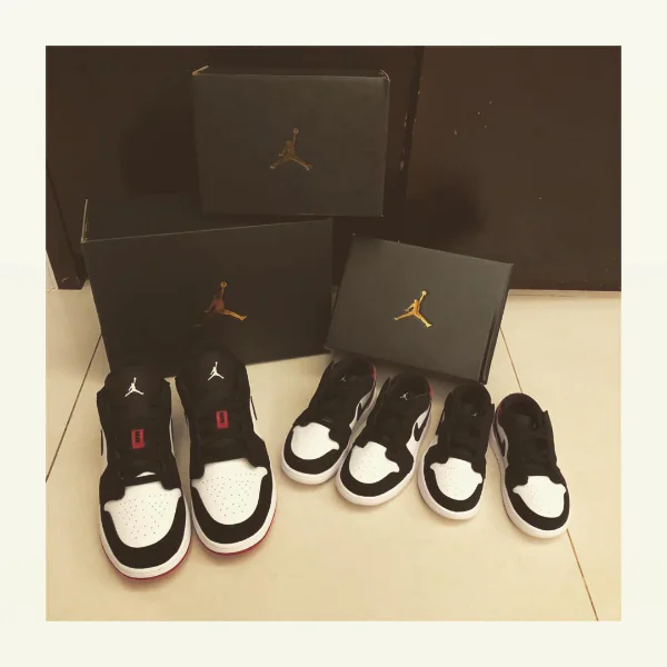 又一潮爸媽被我們神出來！楊銘威、方志友小孩腳上的鞋都是 AJ、Superstar 這些經典款！