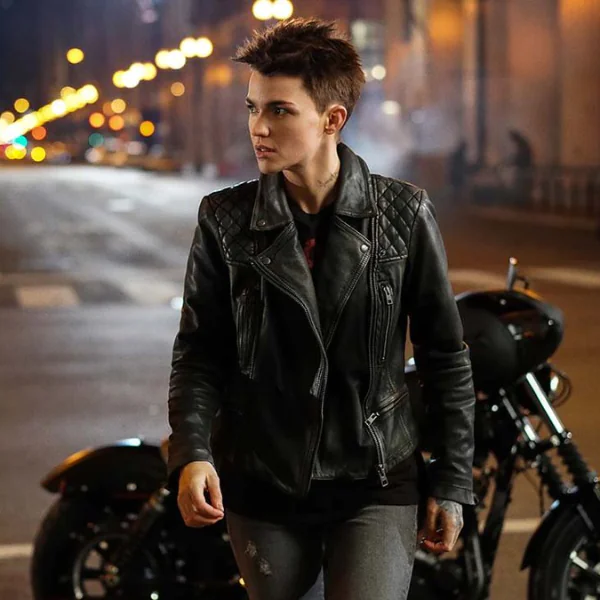 中性短髮現身！Ruby Rose 主演《蝙蝠女俠》首支預告　自信當上 DC 最帥氣女性超級英雄！