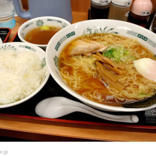 外國人疑惑「日本人為何總要把白飯配麵一起吃」　網友開釋：這是一種天生的 Bug！