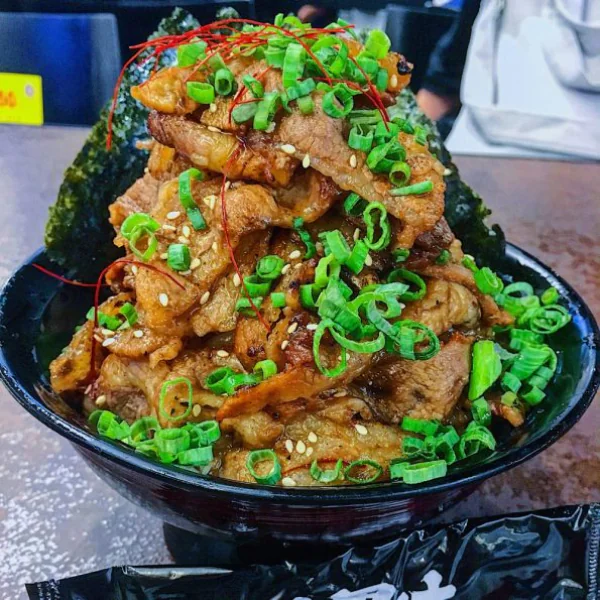 你要多浮誇，我就多浮誇！這幾家丼飯料多到看不到飯了啦！