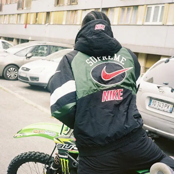 「這天不買」就等著買炒價！Supreme x Nike 最新聯名釋出　網友：「這季終於出了一個像樣的單品了」