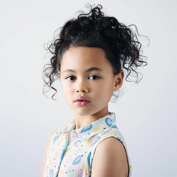用高麗菜、鍋子打造紅毯造型？！⋯澳洲 10 歲網紅小妹靠低成本 cos 明星爆紅！就連 Lil Pump 都找她拍 MV !