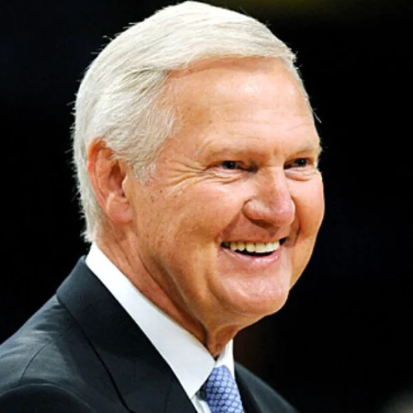 永遠的「Logo Man」！傳奇籃球天才 Jerry West 到底有多神？這幾支超強球隊都是他打造的！