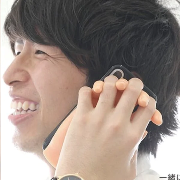 日本推出「隨時感受女友手掌」iPhone 手機殼　網友爆笑：半夜摸到會被嚇死吧？
