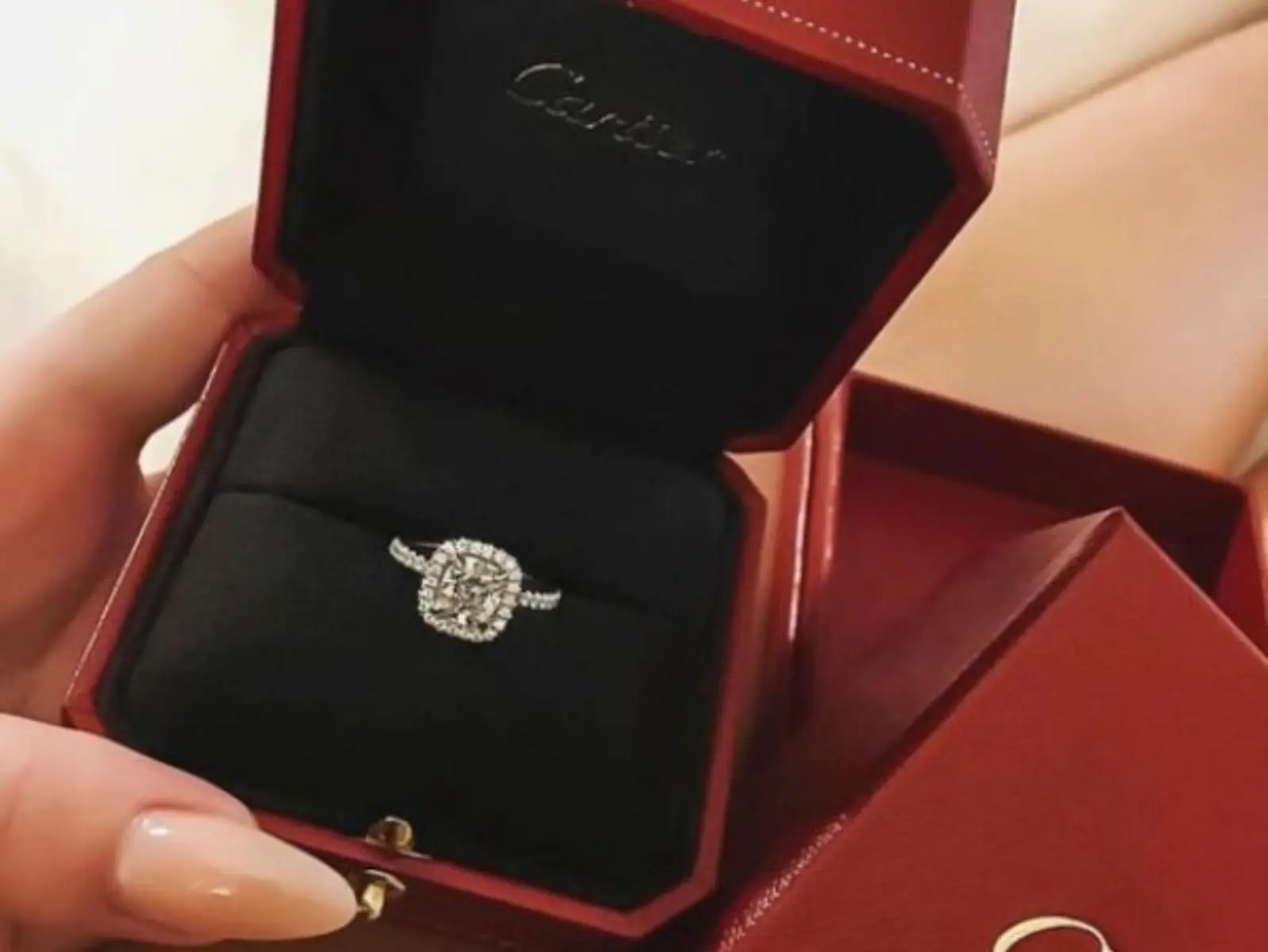 2023 求婚戒指推薦！Chaumet、卡地亞 Cartier、Boucheron⋯精選 8 款「台幣 2 萬」高級鑽戒，小資族也能浪漫求婚！