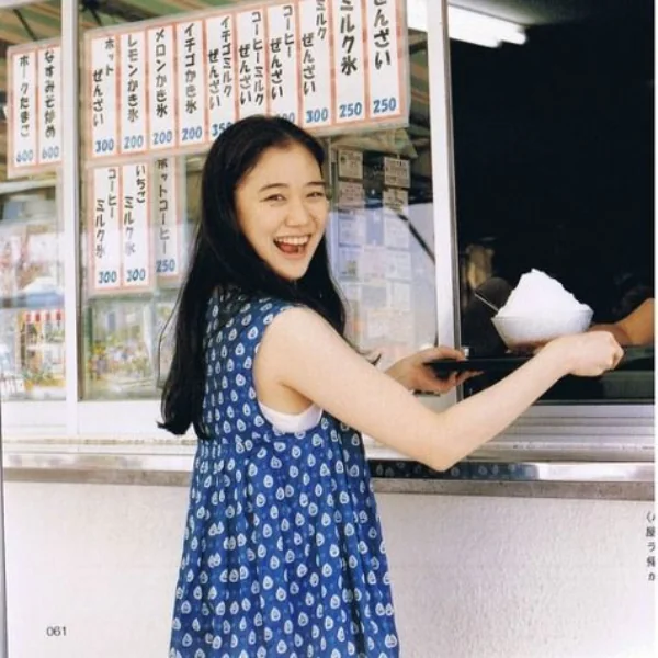 你看起來很無腦嗎？跟著日本文青教母蒼井優學這 3 招「內涵 up 穿搭術」靠氣質迷倒男生吧！