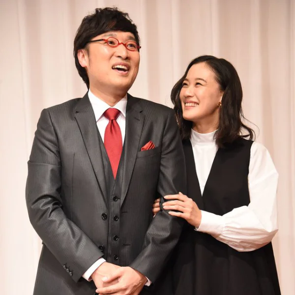 女神幸福放閃！蒼井優召開結婚記者會　透露為何願意嫁給年上「諧星夫」真正原因！