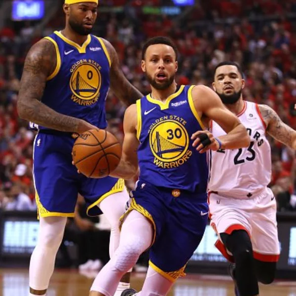力挽狂瀾！Stephen Curry 轟下 31 分 7 助攻　勇士客場 1 分差險勝暴龍將系列賽扳成 2 比 3！