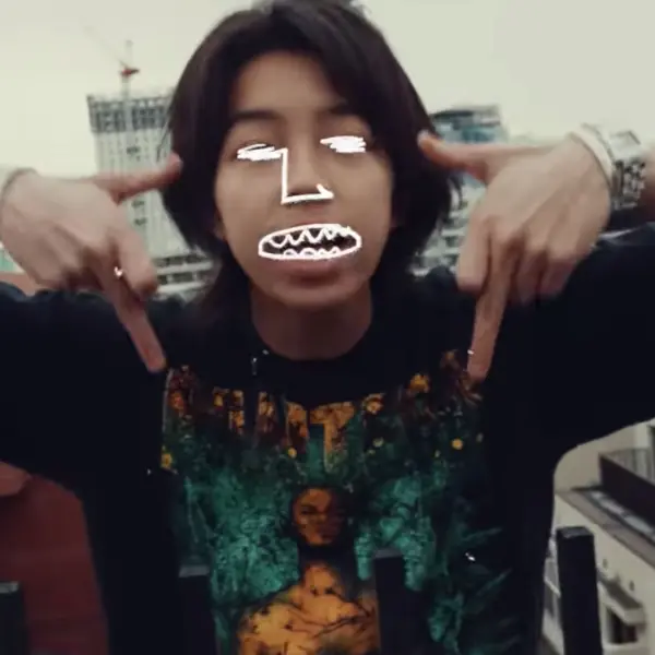 連 Off-White 主理人都愛的「潮童 YOSHI」釋出第二首饒舌 MV！網友：「聽一次就上癮了⋯」