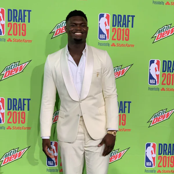 最強狀元接班人！Zion Williamson 自曝想要打電話給詹皇：「我想問他如何保持穩定性！」