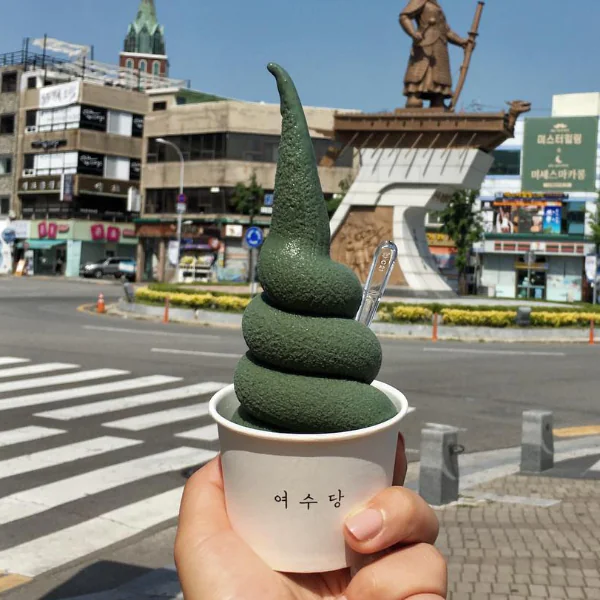 我看倒像根茄子～韓國必吃的 3 家便便霜淇淋　「這個口味」你絕對想不到