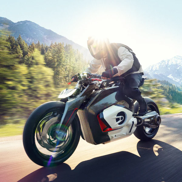 兩輪界最強外掛？！BMW Motorrad 全新電動重機霸氣問世　電能配置細節簡直帥炸！