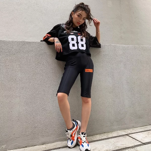 百搭不代表怎麼穿都帥！球鞋穿搭 4 個常犯錯誤 一起來學日本妹的潮流配搭法！