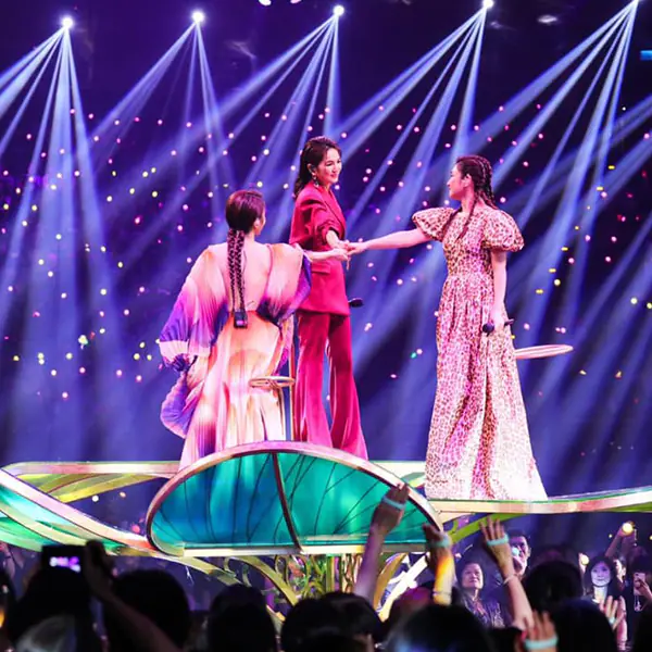回憶殺！S.H.E 金曲合體讓人哭爆　那些年我們一起追過的「超殺台團」現在都幹嘛去了？