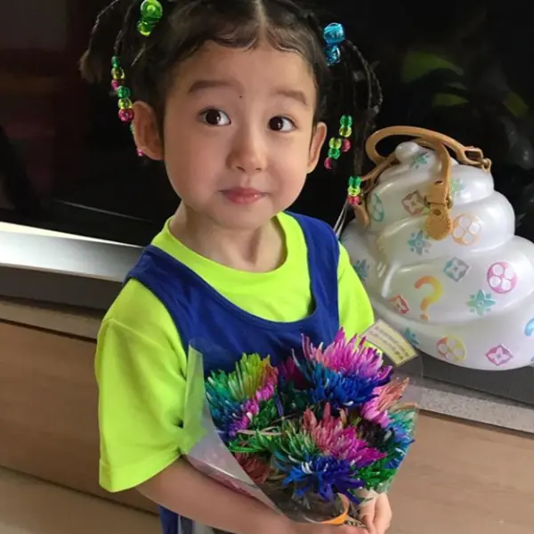 台灣第一潮童無誤！金曲紅毯的可愛擔當優助私著大揭密！網友：有會搭衣服的媽媽真好⋯